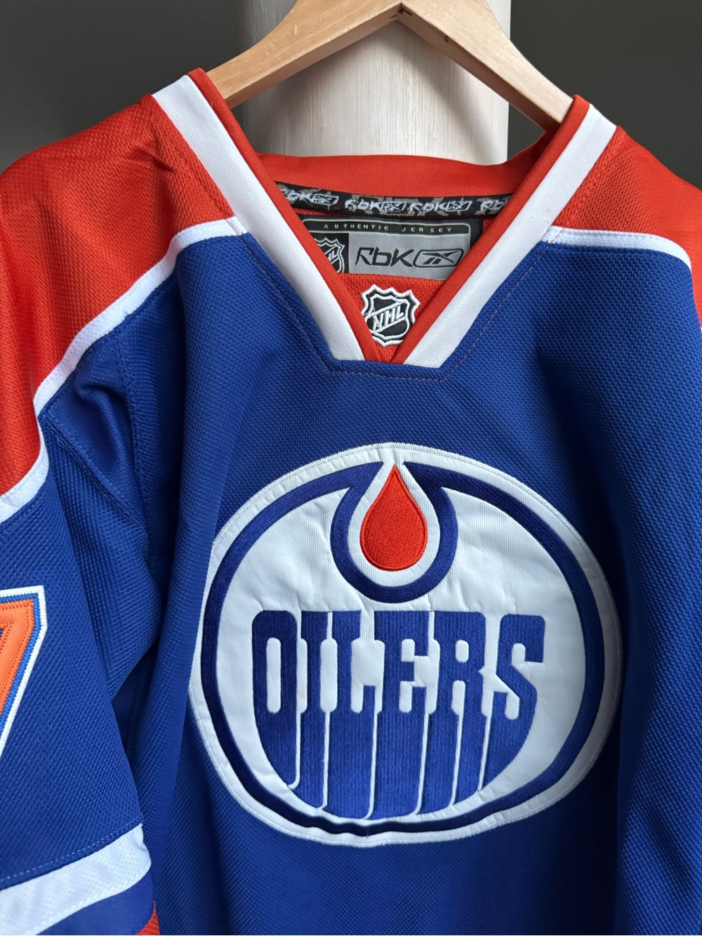 Reebok Edmonton Oilers Connor McDavid #97 NHL Hockey Jersey – Made in Canada – C - Picture 8 of 8
